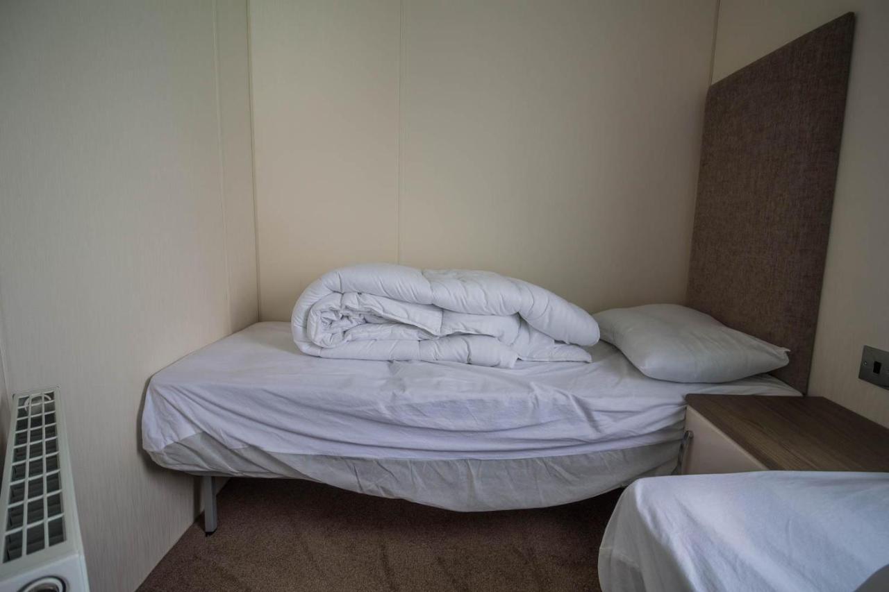 Modern 6 Berth Caravan At Highfield Grange In Essex Ref 26609P Clacton-on-Sea Eksteriør bilde