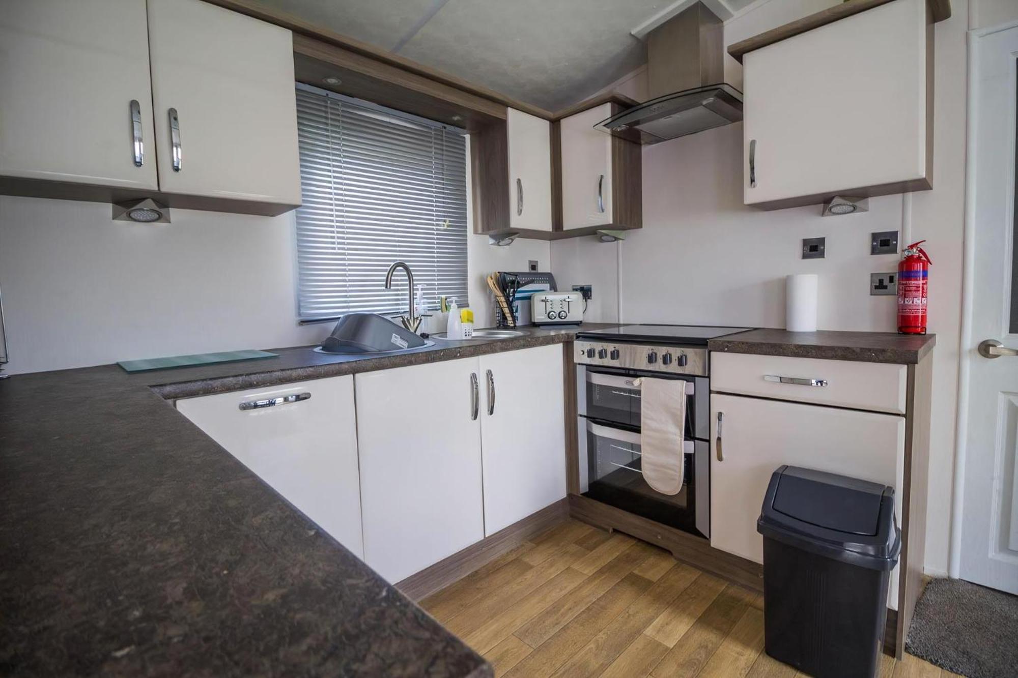 Modern 6 Berth Caravan At Highfield Grange In Essex Ref 26609P Clacton-on-Sea Eksteriør bilde