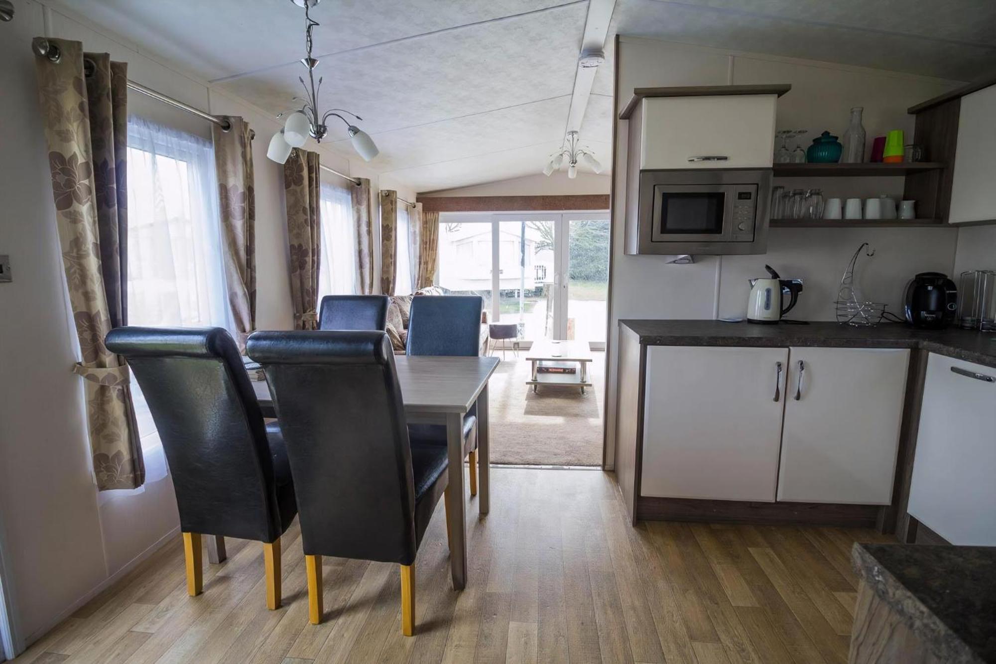 Modern 6 Berth Caravan At Highfield Grange In Essex Ref 26609P Clacton-on-Sea Eksteriør bilde